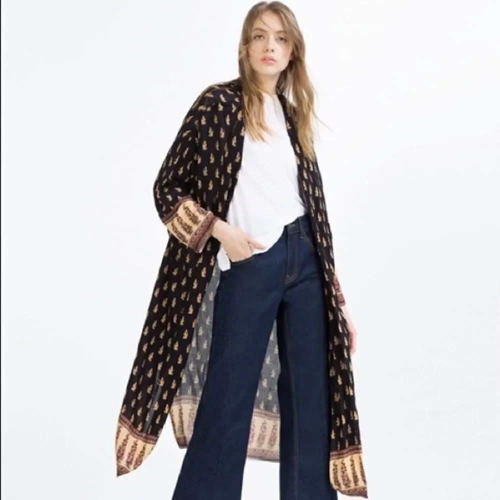 ✨HP✨ZARA
Printed Kimono✨